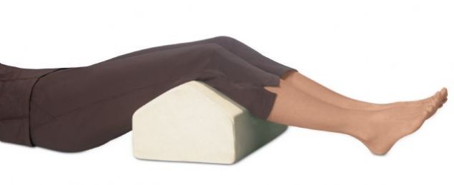 Kneez Up Positioning Wedge Pillow